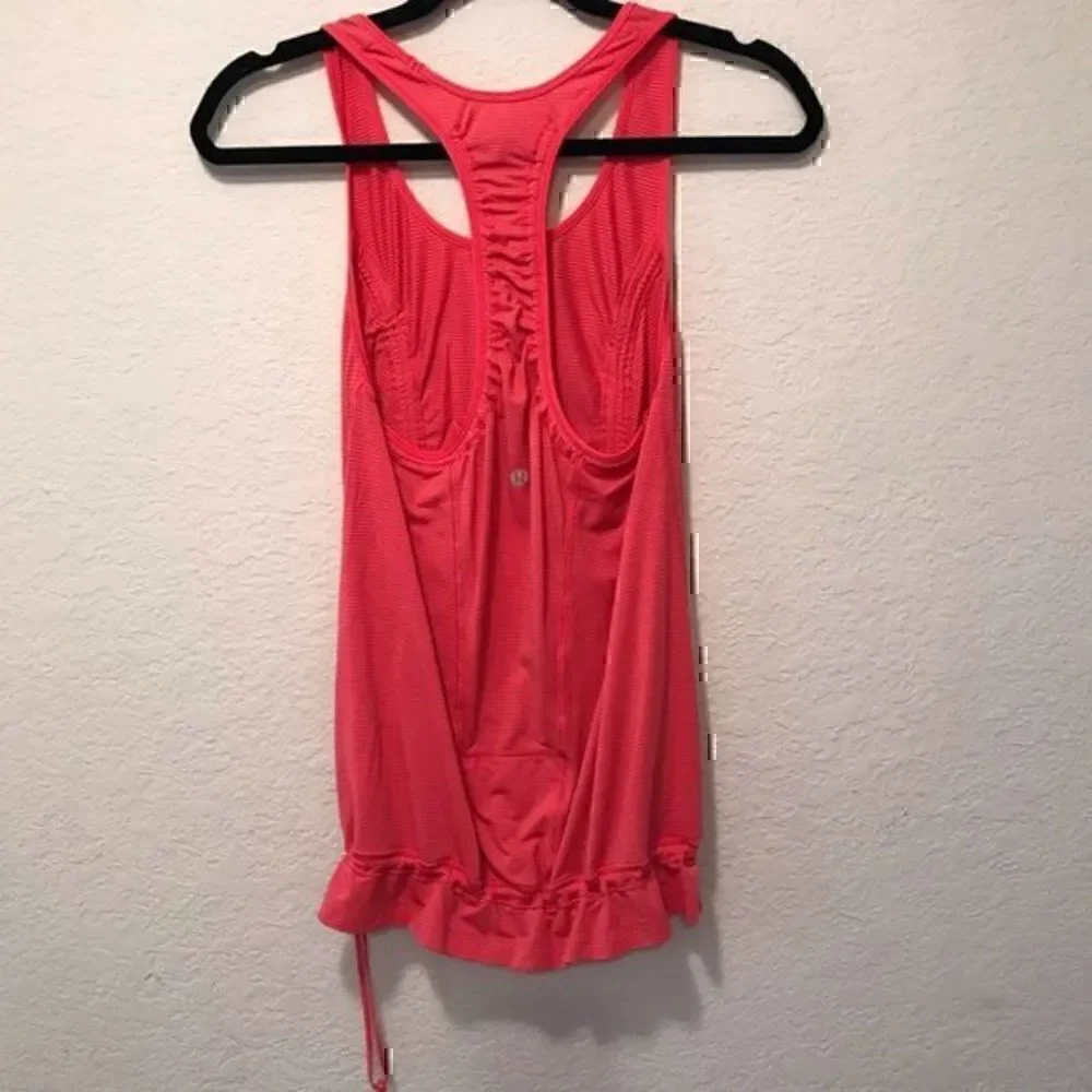*30off3* NWOT. Lululemon workout coral top